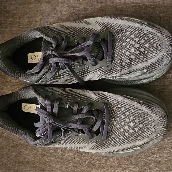 Hoka One One Clifton 9 Black and Gray Athletic Shoes 🖤🩶 - Picture 4 of 9